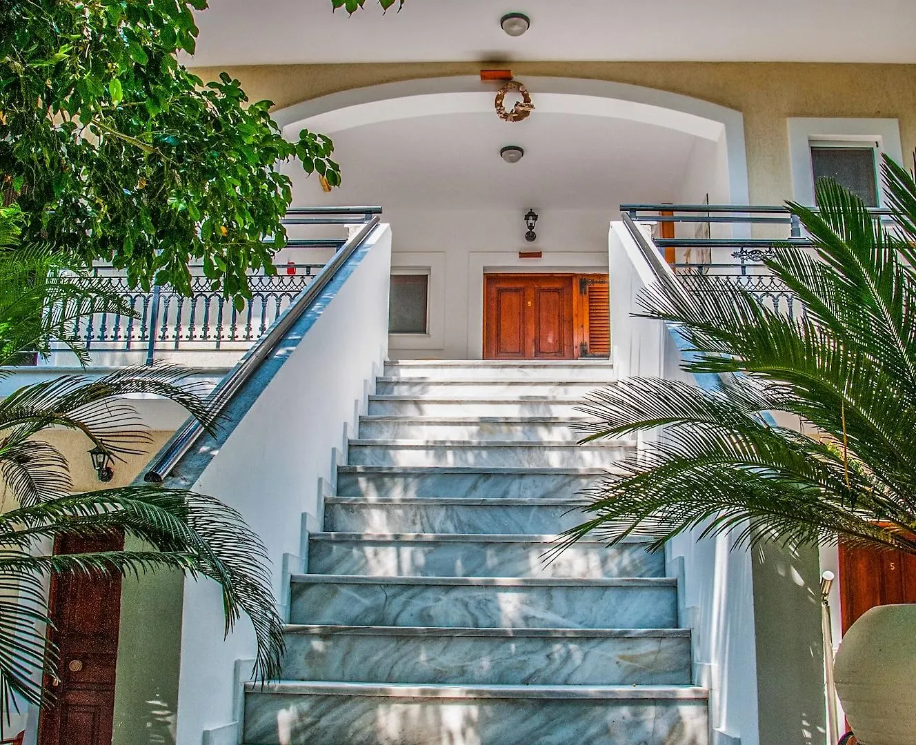 Barbara Studios & Apartments Svoronata